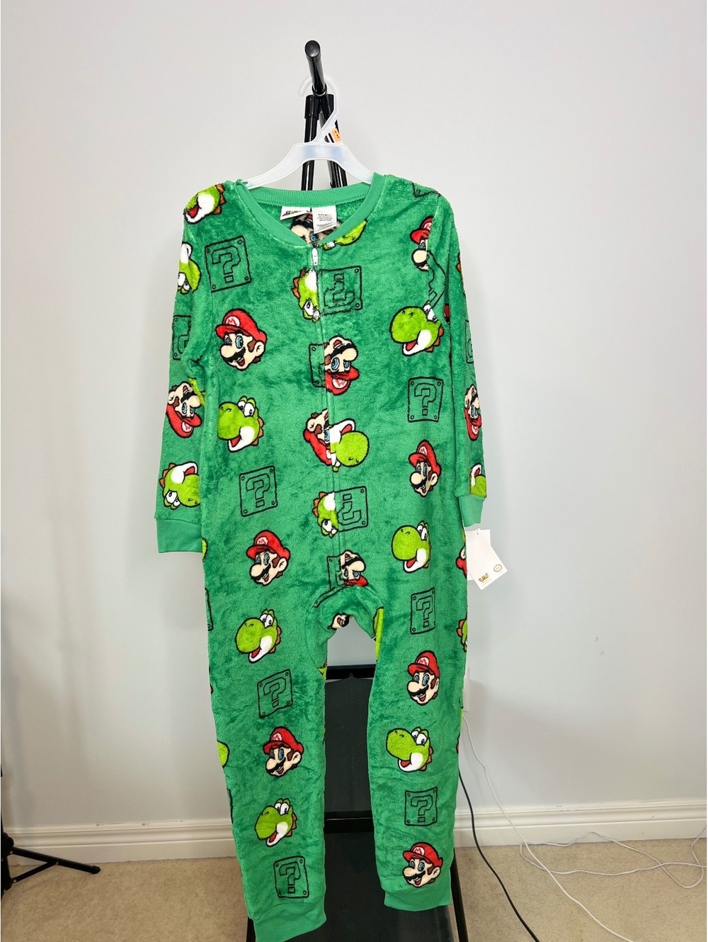 Super Mario Yoshi Boys Plush Fleece One Piece Pajamas NWT Size 7/8 Green - Picture 2 of 7